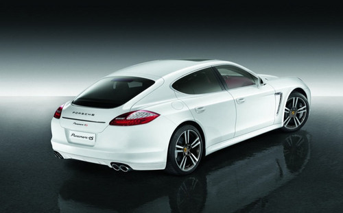 panamera middle east 11 at Porsche Panamera 4S Exclusive Middle East Edition