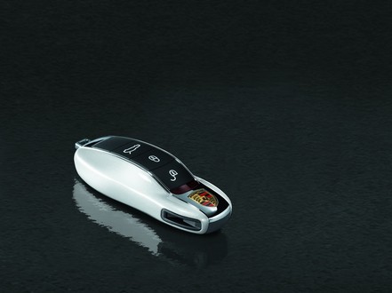 panamera middle east 3 at Porsche Panamera 4S Exclusive Middle East Edition