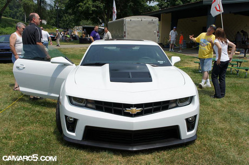 zl1 white 3 at Camaro ZL1 Looks Awesome In White [Pics]