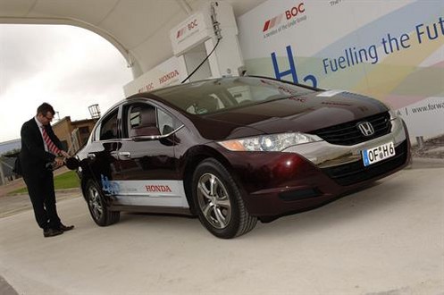 First Hydrogen Fueling Station 1 at UKs First Hydrogen Fueling Station Opens In Swindon