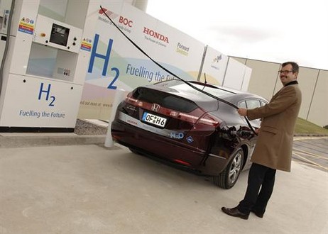 First Hydrogen Fueling Station 2 at UKs First Hydrogen Fueling Station Opens In Swindon