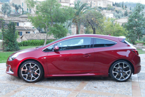 Opel Astra OPC 4 at Opel Astra OPC New Pictures