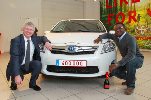 Toyota hybrid 400000th at 400,000th Hybrid Toyota Delivered in Europe