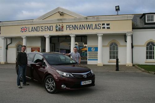 avensis UK 1 at Toyota Avensis Covers The Length Of Britain On One Tank