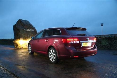 avensis UK 2 at Toyota Avensis Covers The Length Of Britain On One Tank