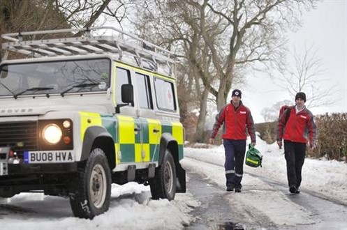 land rover snow at Land Rover Winter Driving Tips: Video