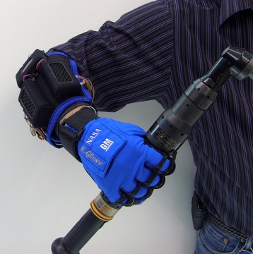 robotic gloves 1 at GM and NASA Developing Robotic Gloves