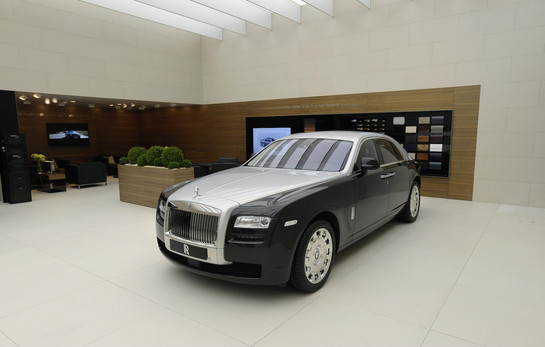 two tone Ghost 3 at Geneva 2012: Two tone Rolls Royce Ghost