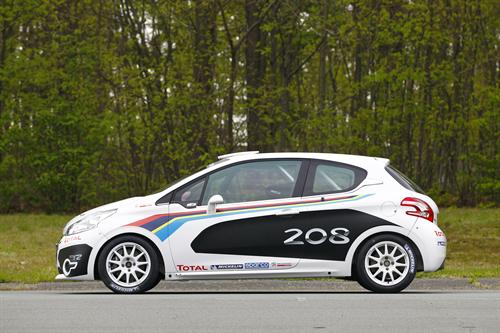 Peugeot 208 R2 Rally car 2 at Peugeot 208 R2 Rally Car Unveiled