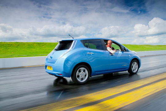 Nissan LEAF to in reverse 1 at Nissan LEAF To Set World Speed Record In Reverse