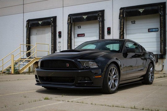 Roush Ford Mustang V6 RS 1 at ROUSH Ford Mustang V6 RS With GT Looks