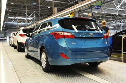 i30 Tourer 1 at Hyundai i30 Tourer Production Begins In Europe