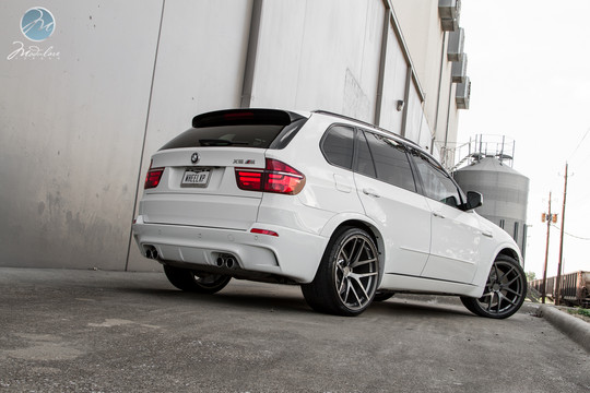 X5M Modulare Wheels 1 at 2011 BMW X5M with 22 inch Modulare Wheels