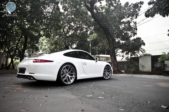 991 Carrera S with Modulare 4 at Porsche 991 Carrera S with Modulare Wheels