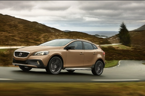 45540 1 5 at Official: Volvo V40 Cross Country