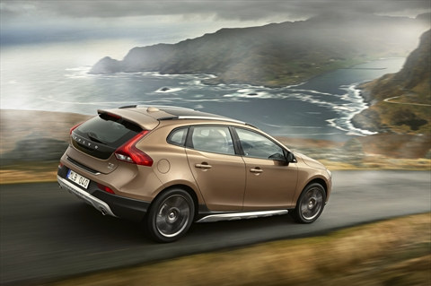 45544 1 5 at Official: Volvo V40 Cross Country