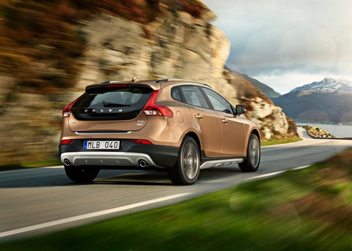 V40 video 2 at Volvo V40 Cross Country In Action   Videos