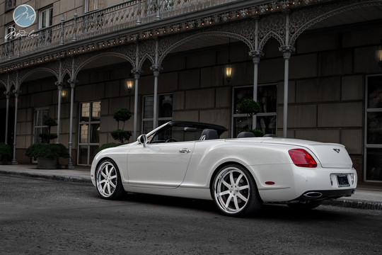 Bentley Continental GTC 1 at Bentley Continental GTC with Modulare Wheels