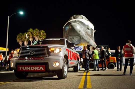 Toyota Tundra tows space shuttle 0 at Endeavour Space Shuttle Towed by Toyota Tundra   Video