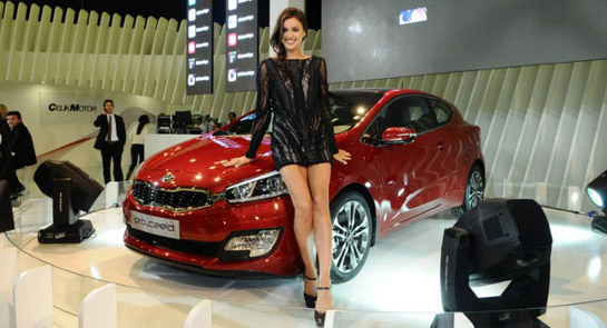 Irina Shayk Istambul Kia Ceed top at Irina Shayk obfuscates the Kia Pro Ceed 2013