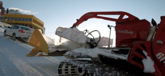 BMW X6 vs Snowcat at BMW X6 xDrive Pulls A Snowcat   Video
