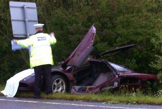 Mr Bean McLaren Crash 545x367 at Rowan Atkinsons Crashed McLaren F1 Cost £900K to Repair