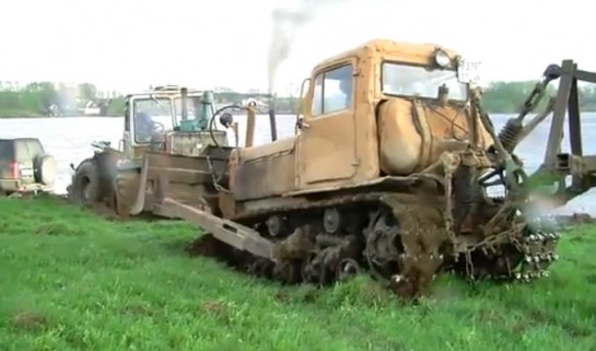 getting very stuck in russia 545x321 at Video: Getting Stuck, Russian Style!