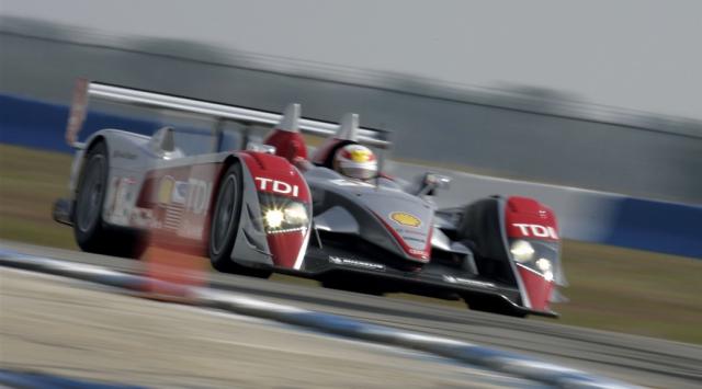 r10 at Audi to replace R10 with R15 TDi