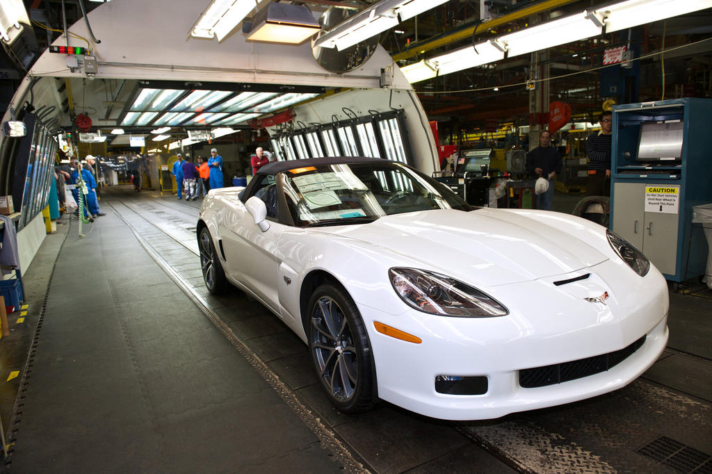 Last Corvette C6 1 at Last Corvette C6 Rolls Off Production Line