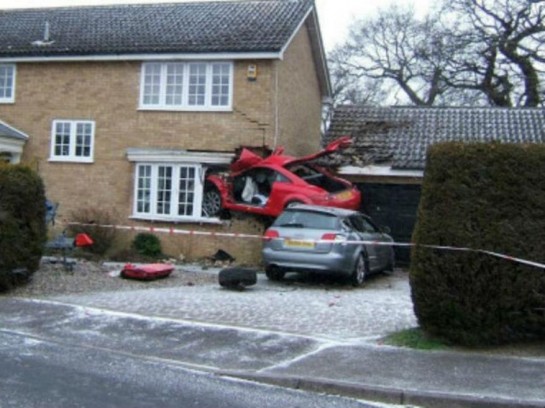 audi tt crash 545x408 at Audi TT Flies into a house in Suffolk
