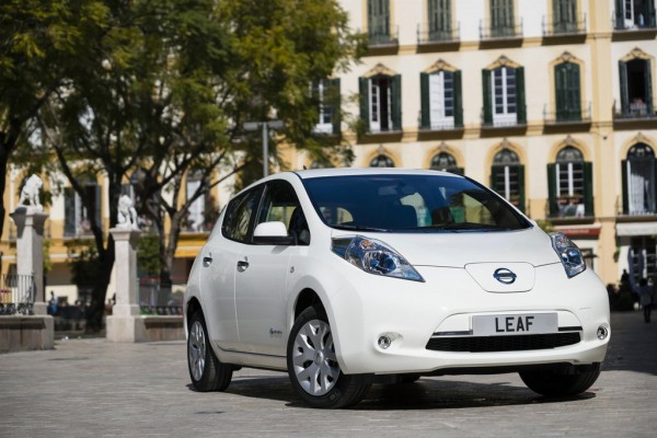 Nissan LEAF 2 600x400 at Improved Nissan LEAF Launches in the UK