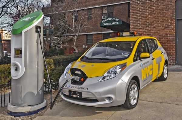 Nissan LEAF NYC Taxi 2 600x396 at Nissan LEAF Becomes NYC Taxi on Earth Day