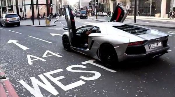 arab aventador london 600x332 at Watch an Arab Guy Ruin Lamborghini Aventador for You   Video