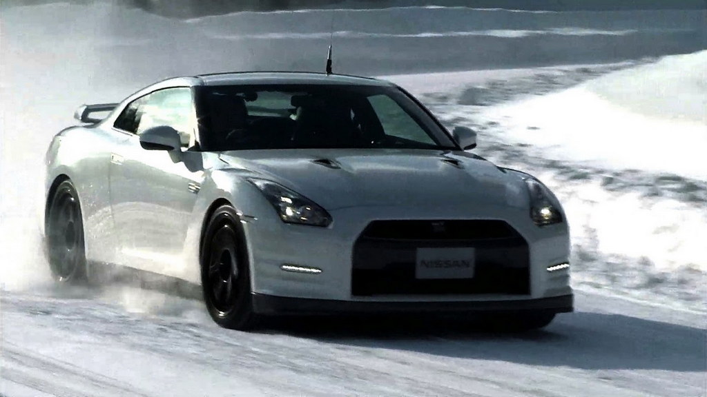 gt r snow test at Nissan Shows Off 2013 GT Rs Performance on Snow   Video