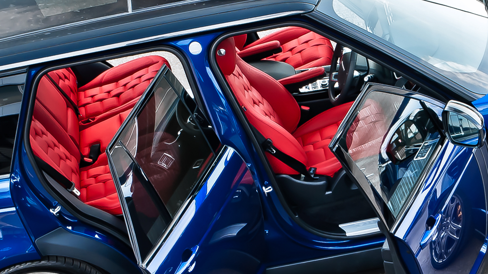 Kahn interior package for the 2013 Range Rover 2