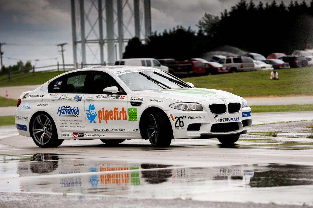bmw m5 drift record 1 at BMW M5 Sets New World Drift Record   Video