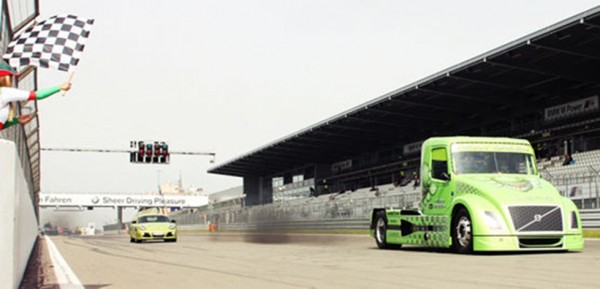 190713vt Mean Green at Nürburgring 600x289 at Volvo Mean Green Beats Porsche Cayman R In Drag Race