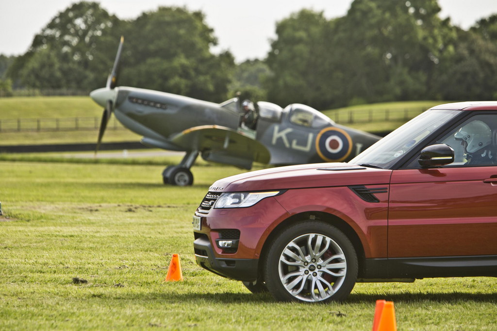 Range Rover Sport vs The Spitfire 1 at English Civil War: Range Rover Sport vs The Spitfire