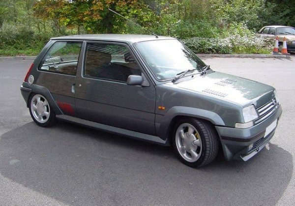 Renault5 600x420 at Top 5 Hot Hatches Of All Time