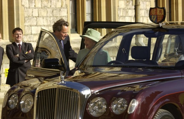 Royal Bentley in Buckingham Palace 0 600x390 at Royal Bentley Goes On Display In Buckingham Palace