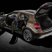 Mercedes GLA off 7 175x175 at 2014 Mercedes GLA: First Official Pictures