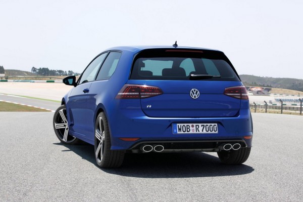 VW Golf R 3 600x399 at 2014 VW Golf R Unveiled: 300 PS, 40 MPG