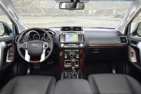 2014 Toyota Land Cruiser 2 600x400 at 2014 Toyota Land Cruiser UK Prices and Specs