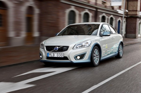 Volvo Cordless Charging 1 600x399 at Volvo Makes Headway with Cordless Charging for EVs