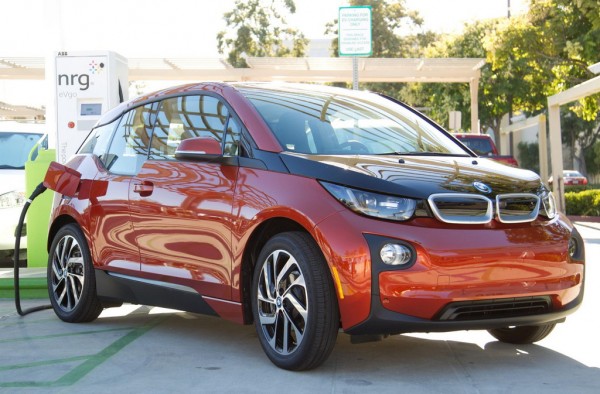 bmw i3 charging 2 600x394 at America’s First Ever Public Charging Station Christened by BMW i3