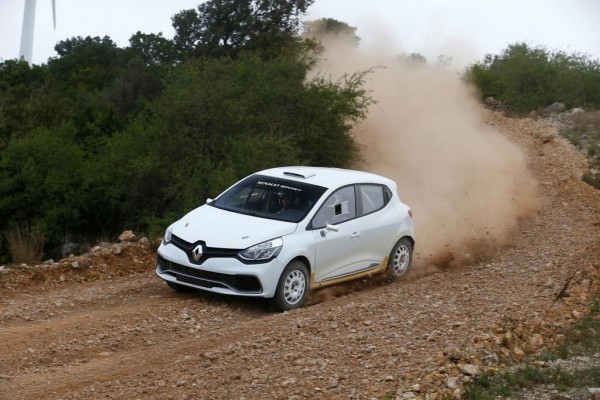 3 Clio R3T 600x400 at Renault Clio R3T Rally Car Unveiled