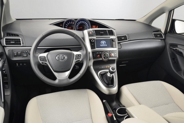 2014 Toyota Verso 2 600x400 at 2014 Toyota Verso 1.6 D 4D: Specs and Details
