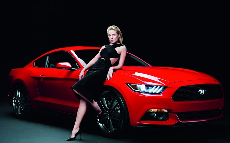 Sienna Miller 2015 Ford Mustang 1 at Sienna Miller Makes 2015 Ford Mustang a Lot More Interesting
