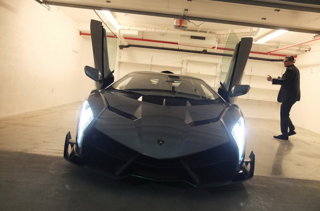 Lamborghini Veneno delivery 0 at First Lamborghini Veneno Delivered to Buyer in Miami