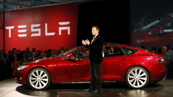 elon musk model s debut 600x337 at Tesla in Talk with Apple, But Deal Is Unlikely